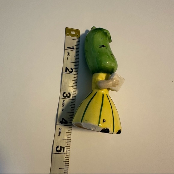 Vtg 50s Napco Farm Girl Cucumber Pepper Shaker - Picture 6 of 7